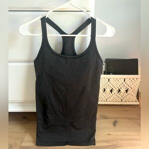 Lululemon Women’s Ebb to Street Tank in Black in a Size 8